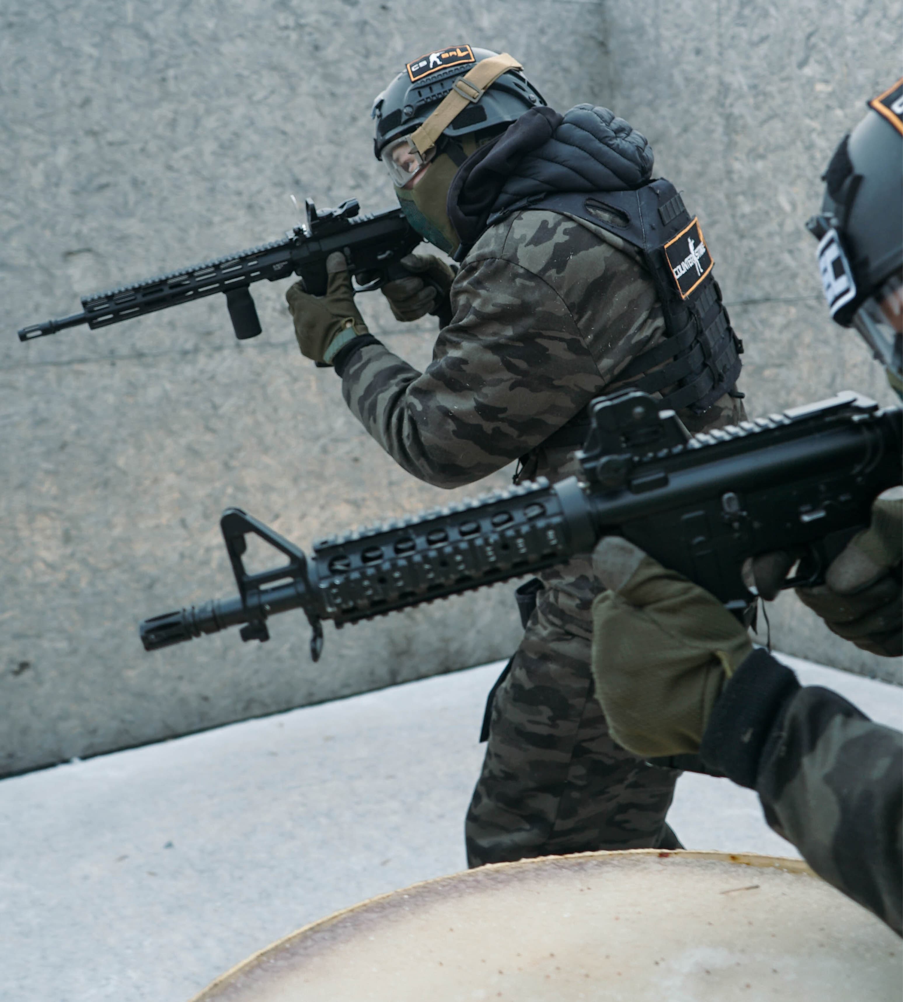 Два человека